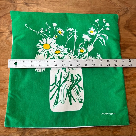 Set of 2 Marushka Pillow Covers 15" x 15" Green Flower Vase Yellow White Flowers - Picture 5 of 8